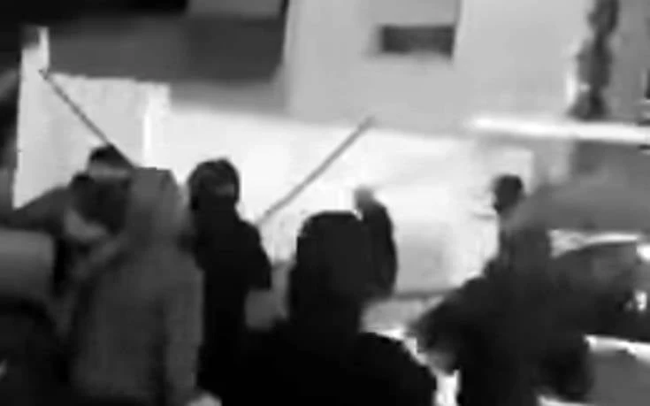 Σοκαριστικό βίντεο: Άγρια μάχη μεταξύ οπαδών Παναθηναϊκού & Ολυμπιακού – Σκηνές βίας